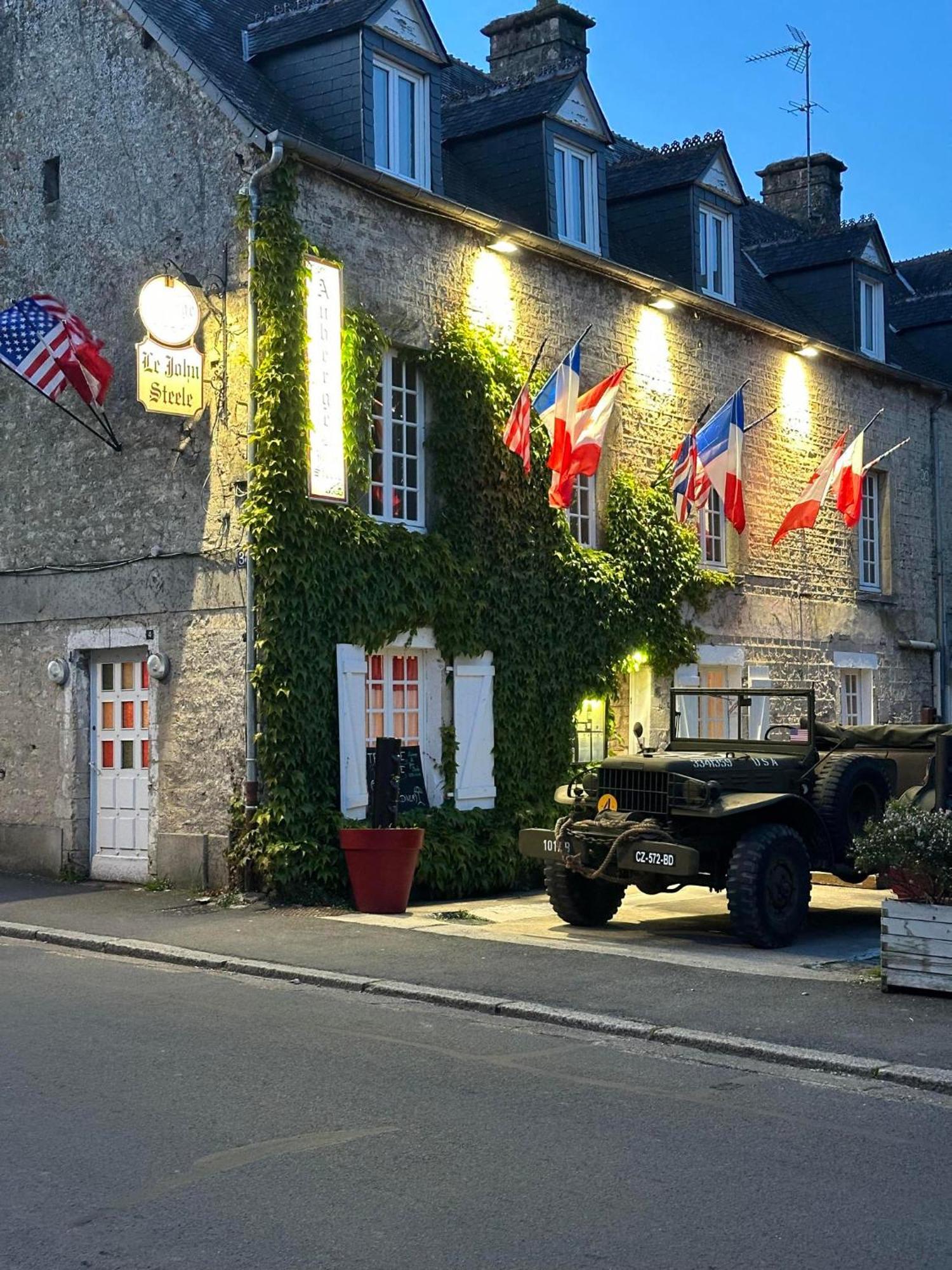 Auberge Le John Steele Сент-Мер-Эглиз Экстерьер фото